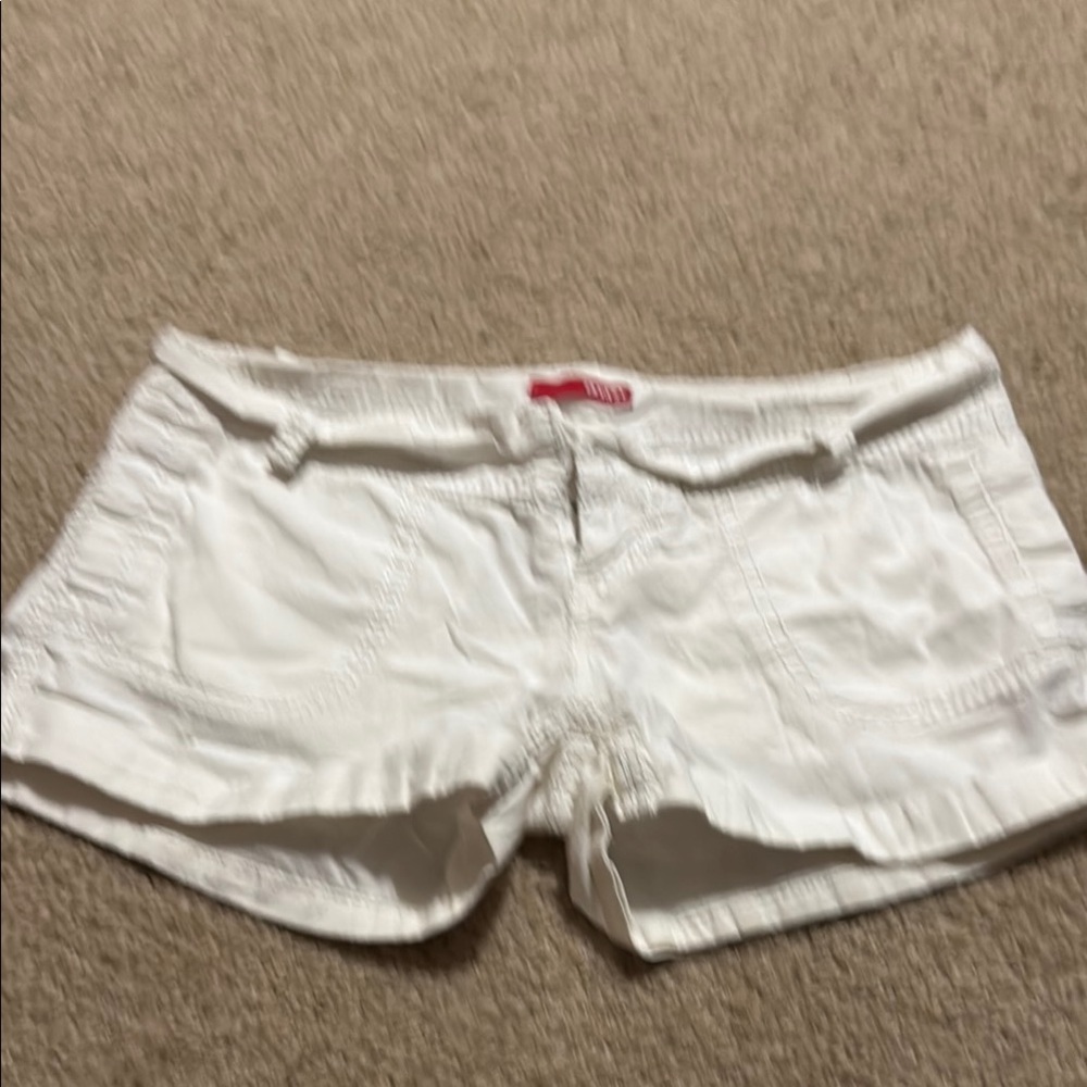 BONGO Elegant White Apparel
